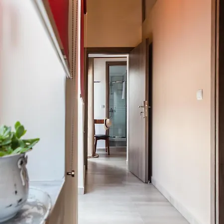 M & E Sea View House *